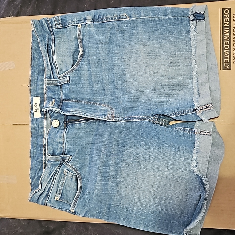 Women's Kensie denim shorts, size 8